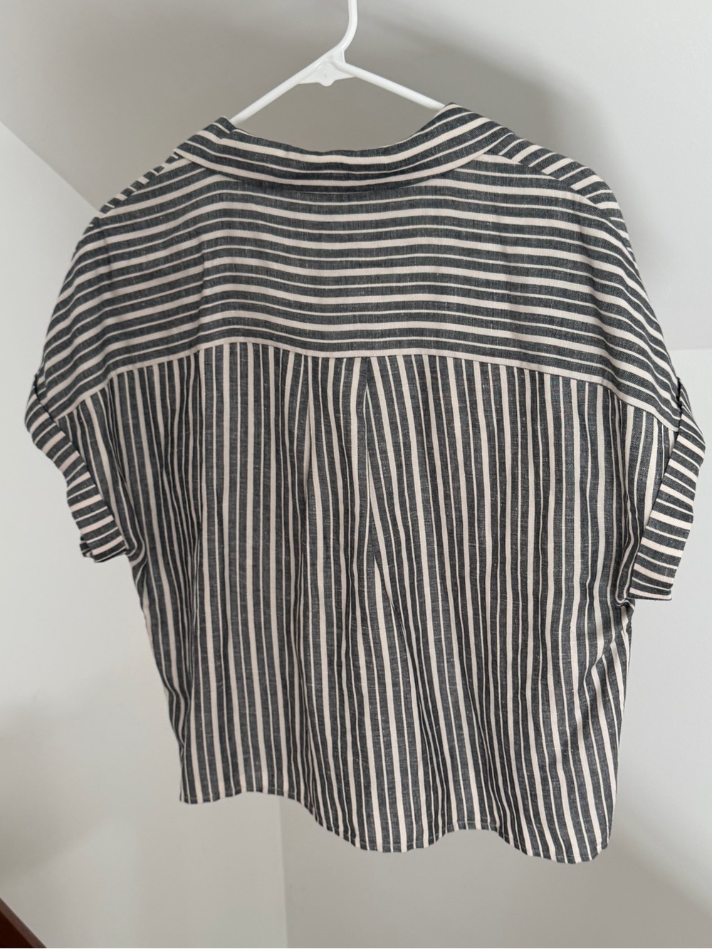 NWT EVEREVE Striped Button Front Pocket Top - Black & White size small - Picture 5 of 5